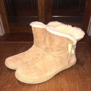 Size 7 Ugg boots